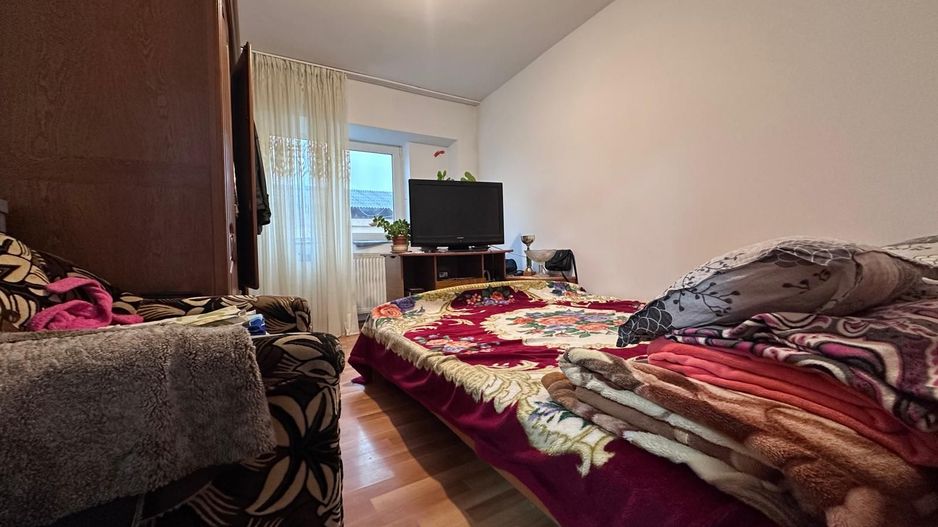 Apartament spațios cu 4 camere de vânzare! - Poză 3