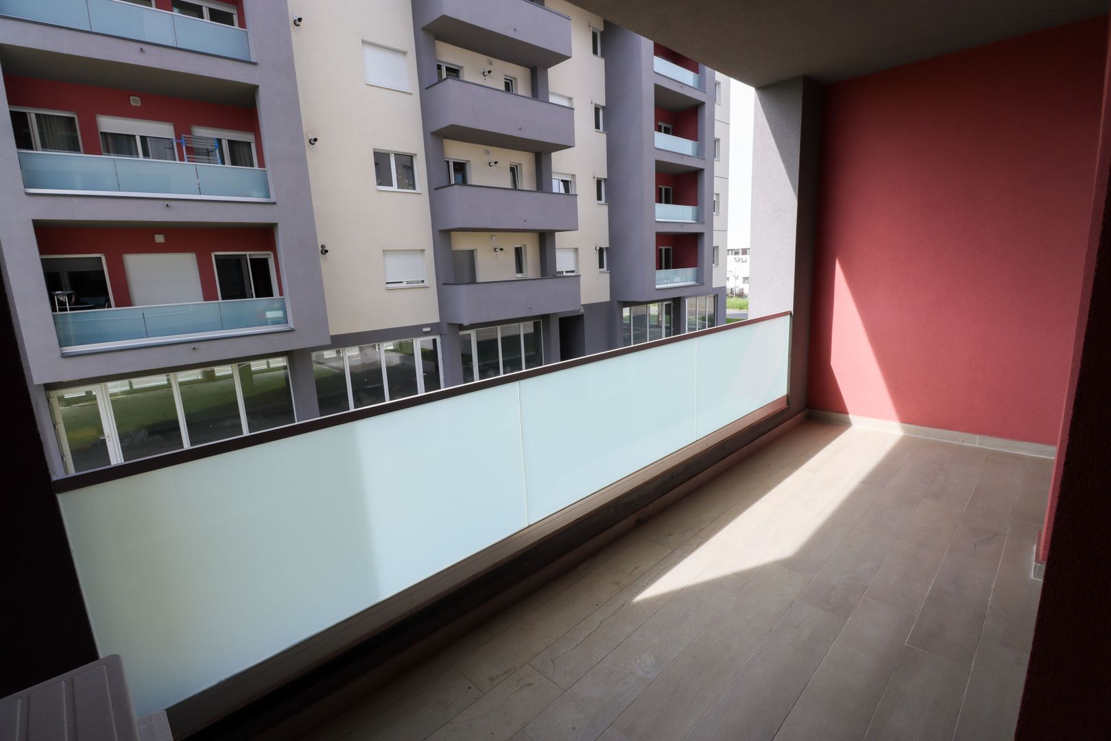 Aradului | 3 camere | Bloc nou | 2 băi | Lift | Parcare subterană - Poză 8