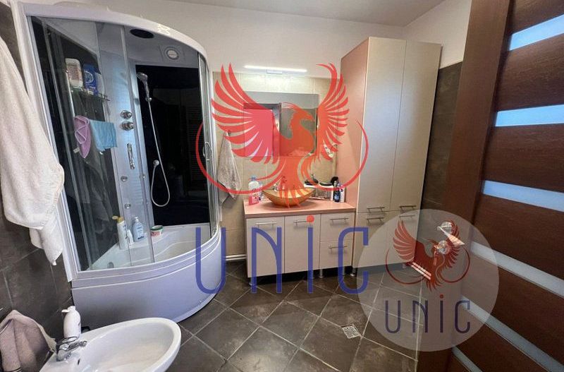 Casa, 4 camere, S+P+1E+M - Poză 11