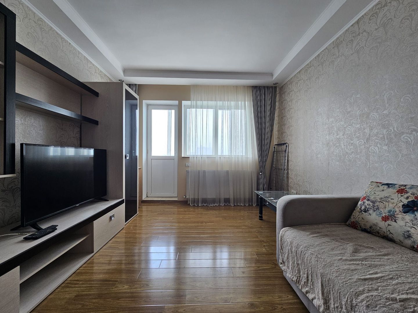 Apartament 2 camere renovat,mobilat si utilat - de vanzare - Poză 2