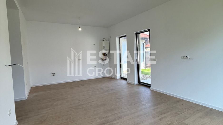 Duplex Mosnita Noua-finisat, curte amenajata - Poză 6