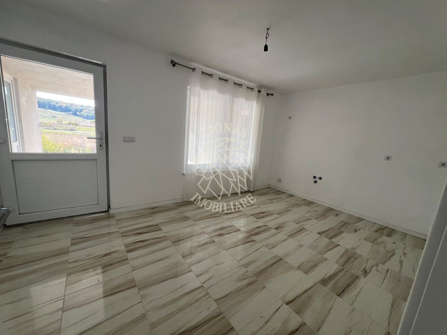 Casa 4 camere-teren 1500 mp-garaj-terasa-Cepari, 16 km de Bistrita - Poză 2