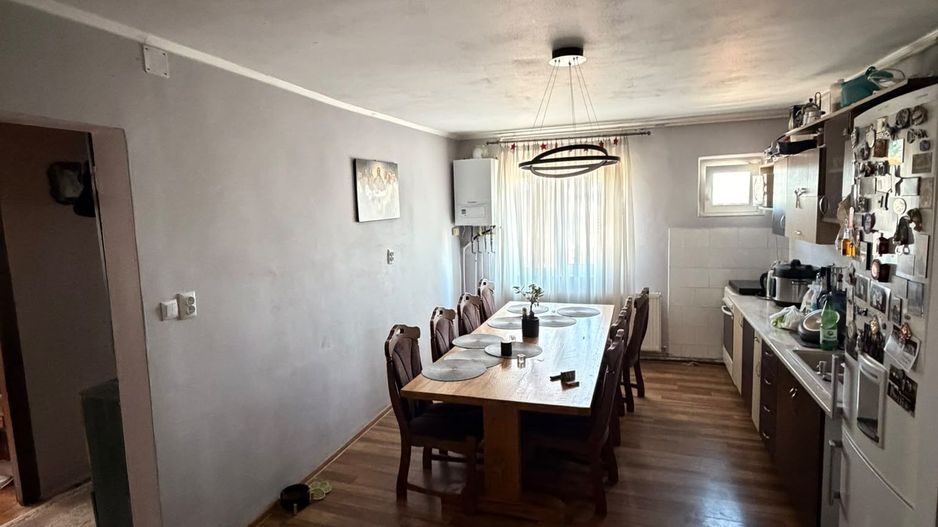 Apartament spațios cu 4 camere – Marghita, zona centrală - Poză 2