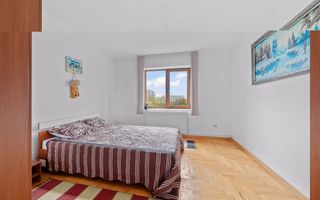 Vilă cu 6 dormitoare, 2 garaje, anexe multiple - 2076 mp teren - Poză 13