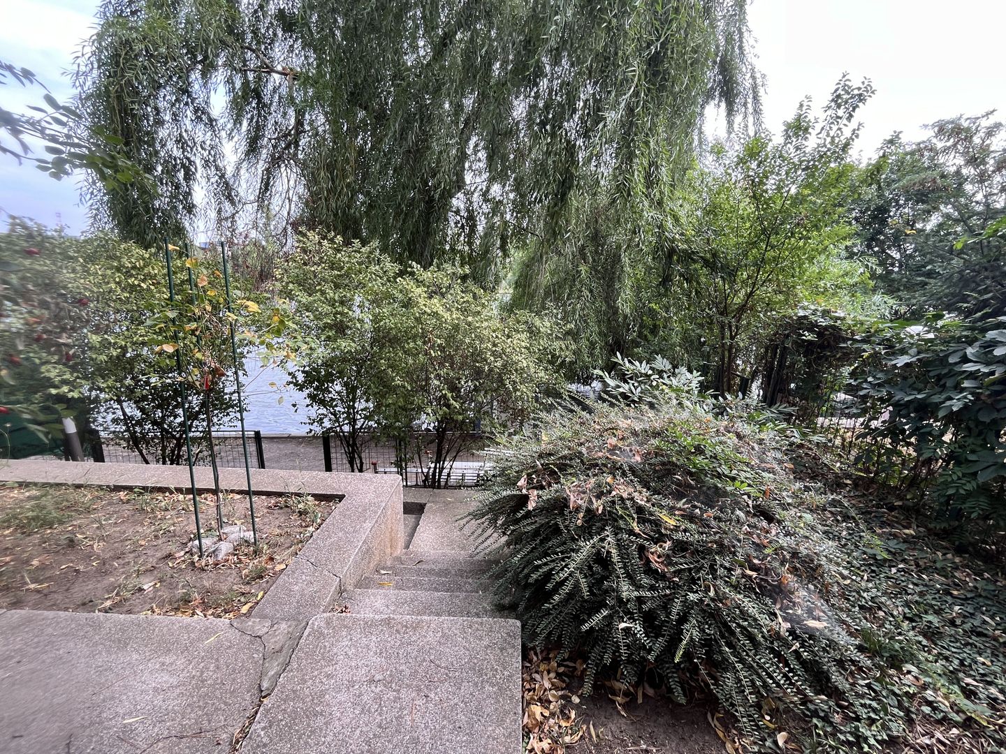 VILA CU 5 CAMERE LA INCHIRIERE PE MALUL LACULUI STRAULESTI - Poză 24