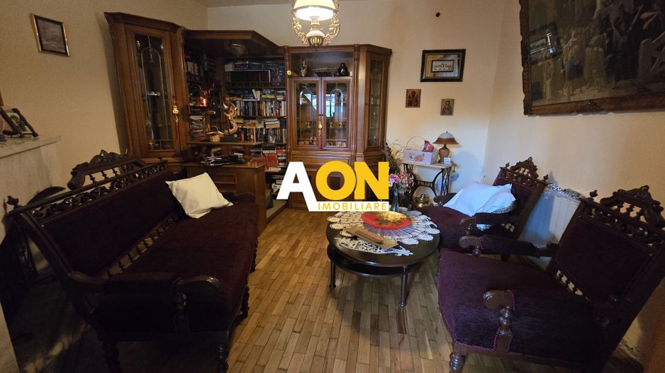 Vila cu 6 Camere,  Zona Centrala - Poză 2