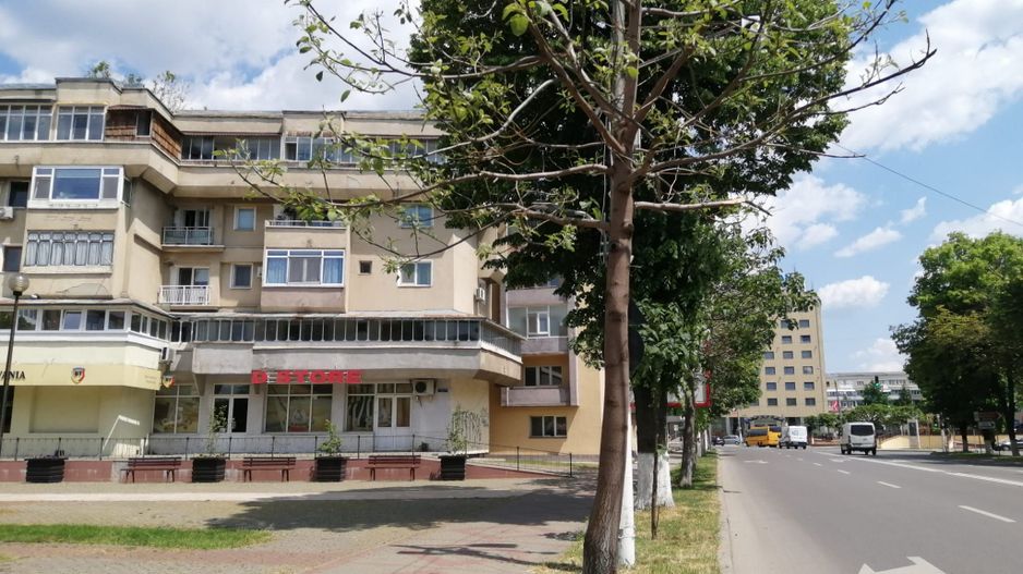 Spațiu comercial ultracentral, 200 mp singurul vad 100% pietonal Roman - Poză 5
