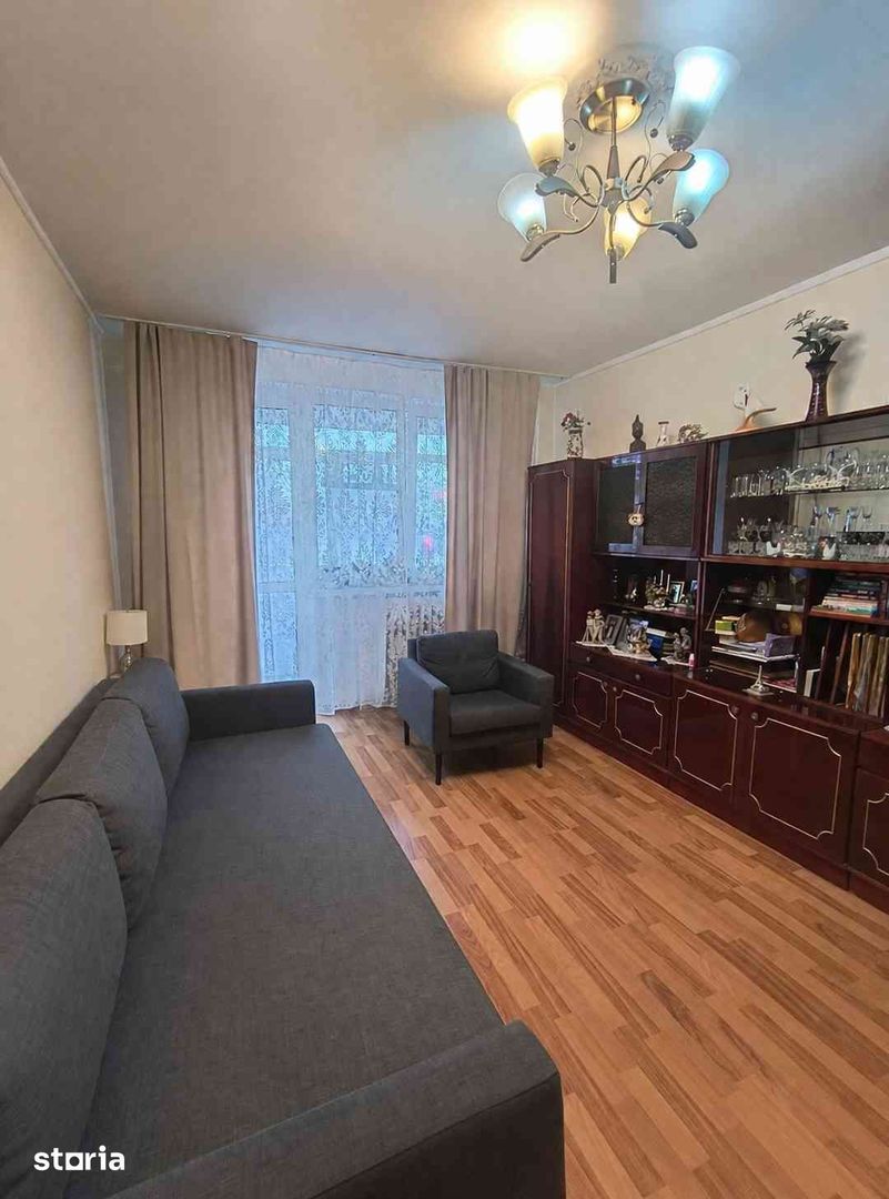 Vanzare 3 camere, etaj 1, balcon luminos, bucătărie separată – Drumul Taberei - Poză 1