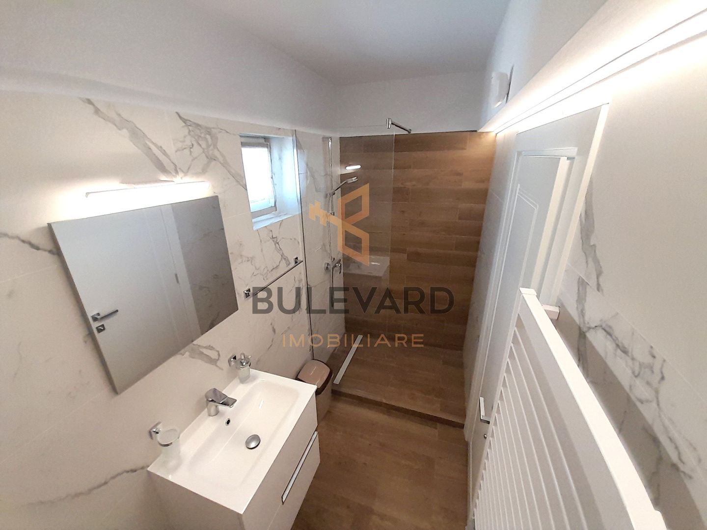 Penthouse de lux 150 mp utili + 200 mp terasa + 2 parcari subterane - Poză 15