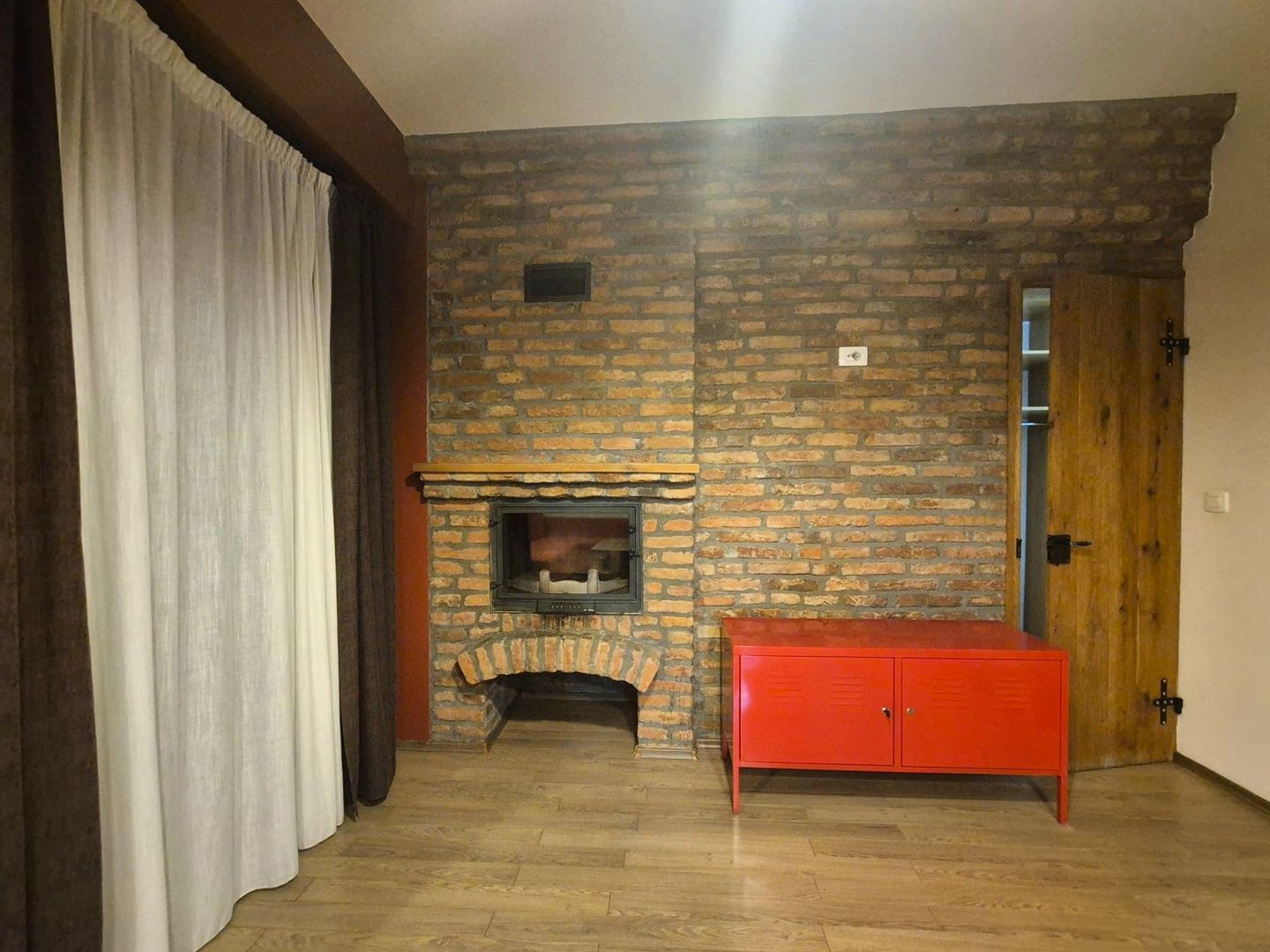 Bloc nou, sectiune mare, apartament 3 camere cu semineu, terasă mare si garaj - Poză 8