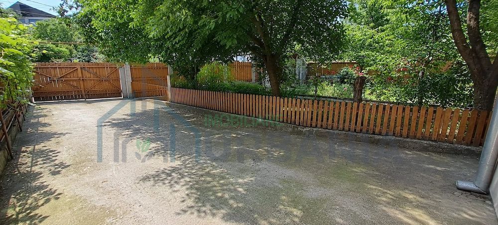 Teren 366 mp cu construcții în zona centrală a Iașului, acces direct din stradă - Poză 3