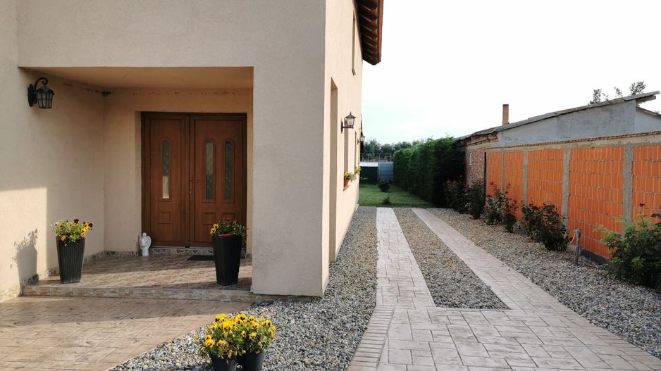 Ag EUROPA vinde casa NOUA 350mp în Odoreu cu 6 cam teren 9ari. - Poză 1