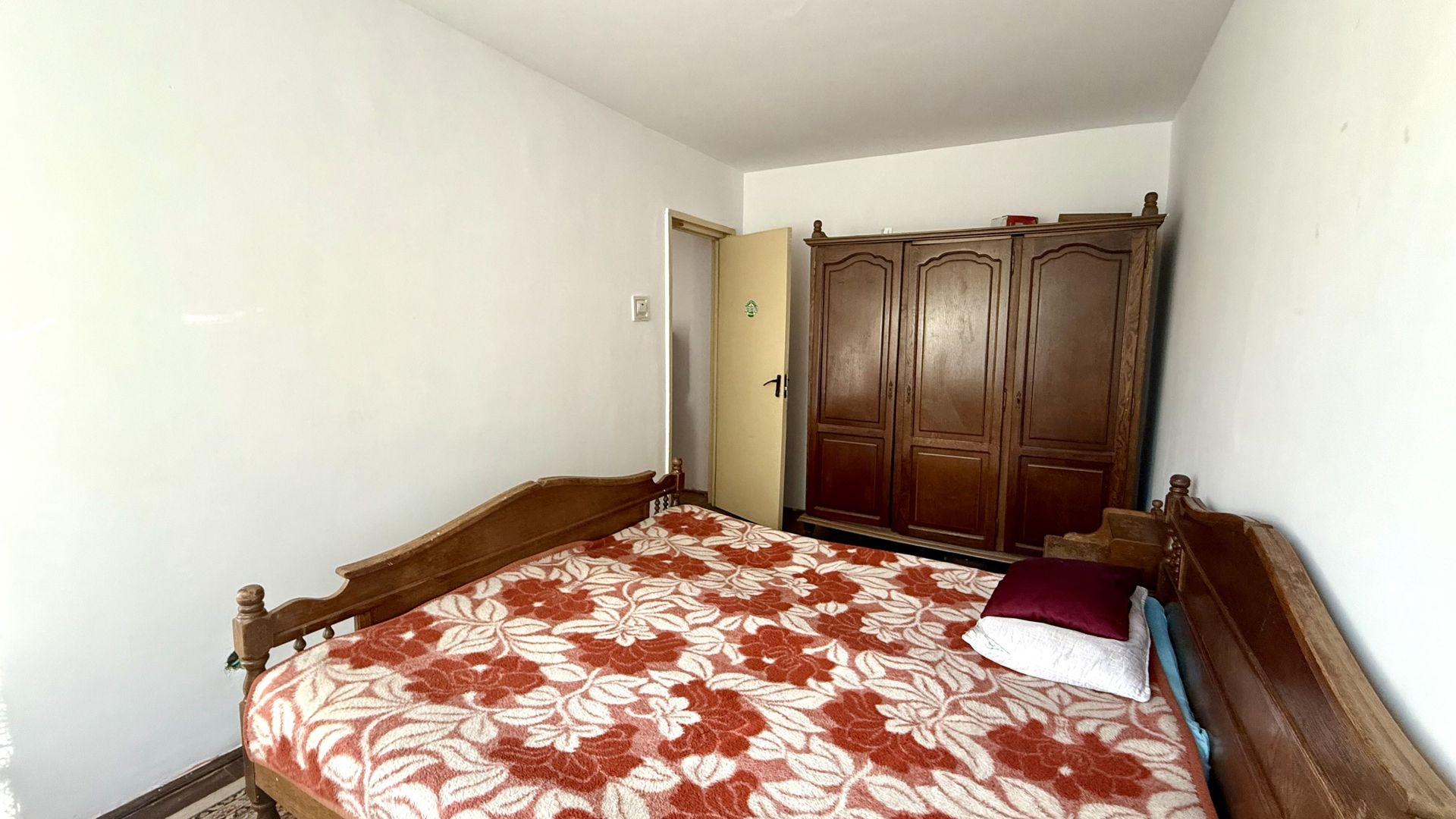 APARTAMENT 4 CAMERE - Poză 3