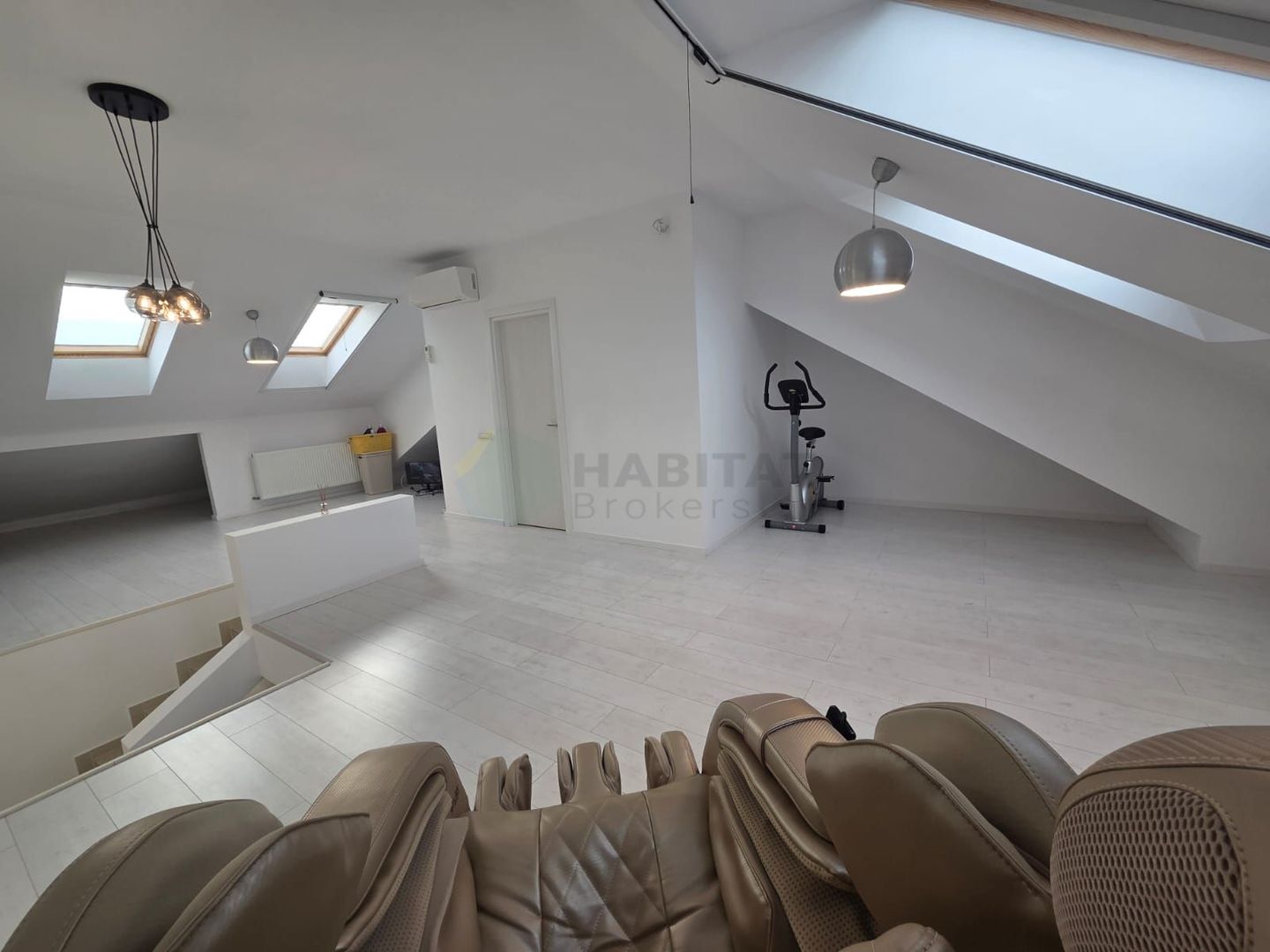 Vilă tip duplex cu mansardă, piscină și design modern – Tunari - Poză 31