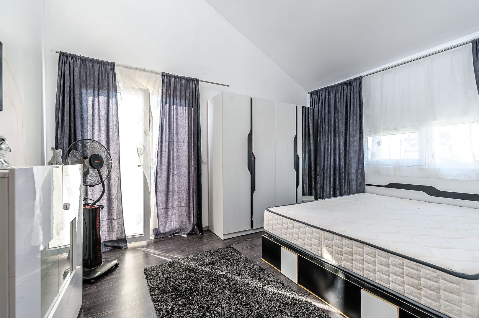 Casă cu 4 camere în cartier Europa, Vladimirescu. - Poză 5