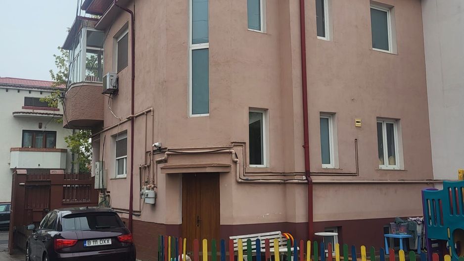 Casa care functioneza ca si gradinita in moment, zona centrala, Matei Voievod - Poză 2