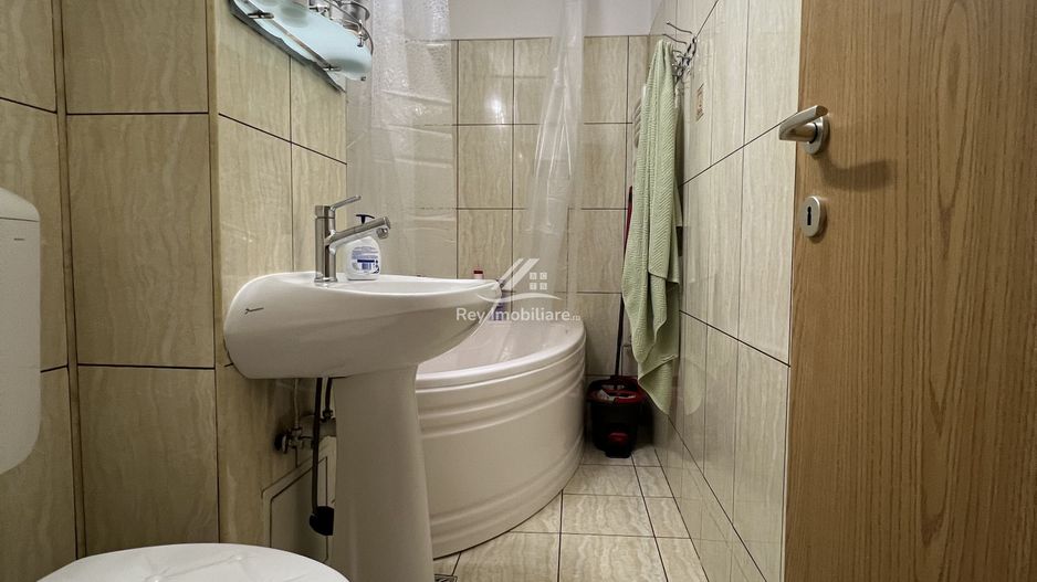 Zona Cireșica/Apartament 3 camere/2băi,balcon,logie,cămară,debara - Poză 13