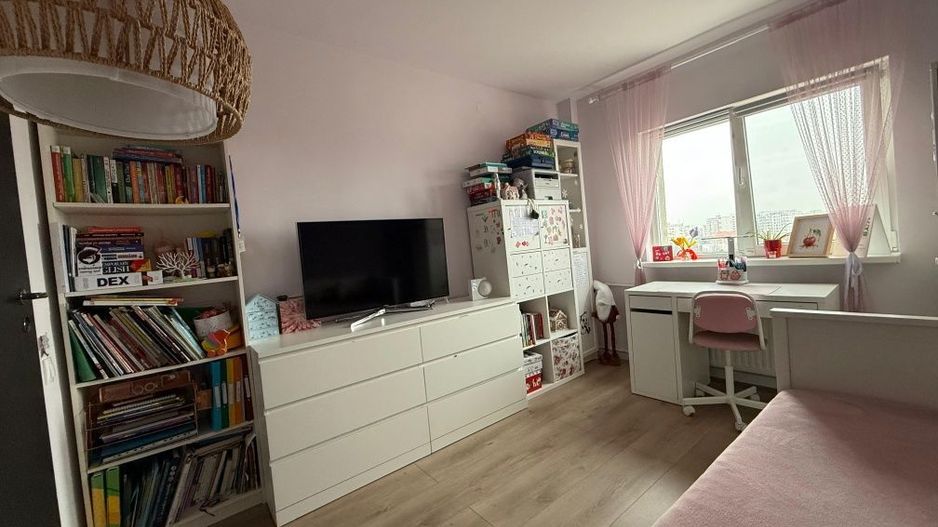 Apartament de 3 camere decomandat – vedere liberă spre Piața Victoriei - Poză 5