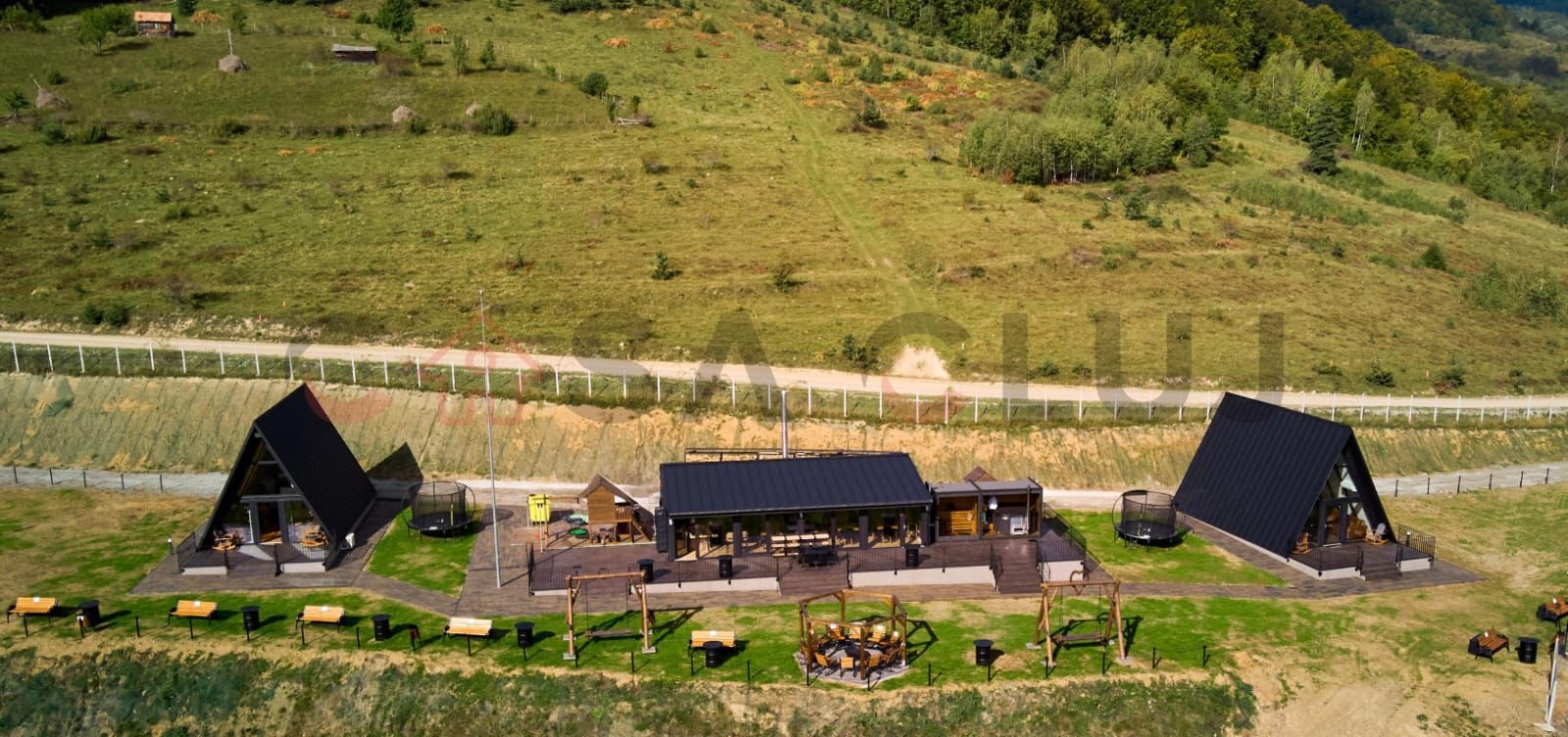 Afacere de vanzare, 2 cabane+sala de evenimente, la cheie, Apuseni! - Poză 2