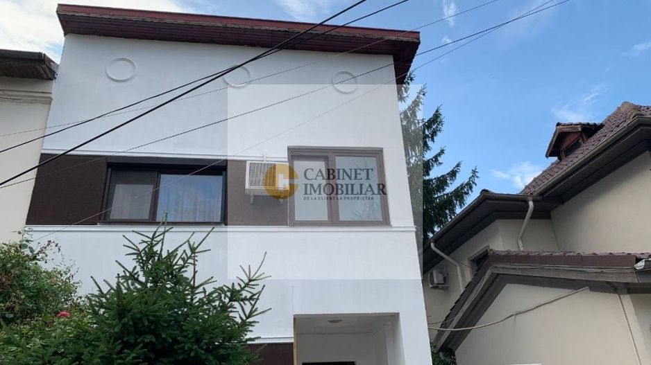 Vilă Elegantă în Domenii – Oportunitate Unică de Vânzare - Poză 1