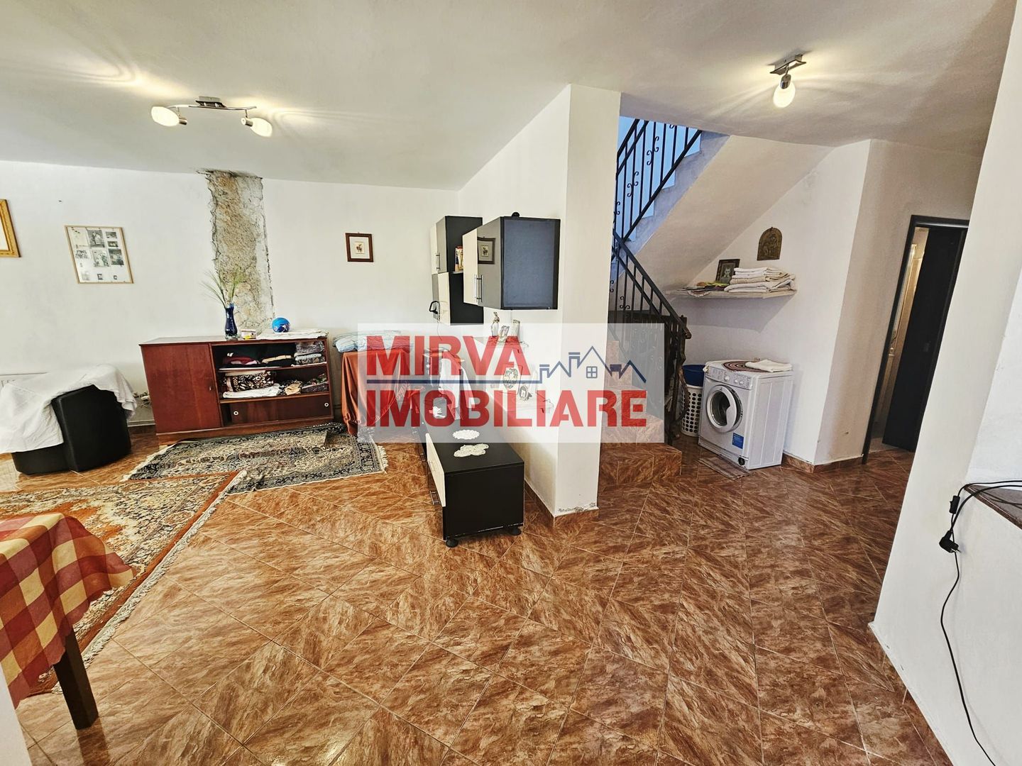 Casă 5 camere + teren generos 1700 mp – Ariceștii Rahtivani - Poză 13