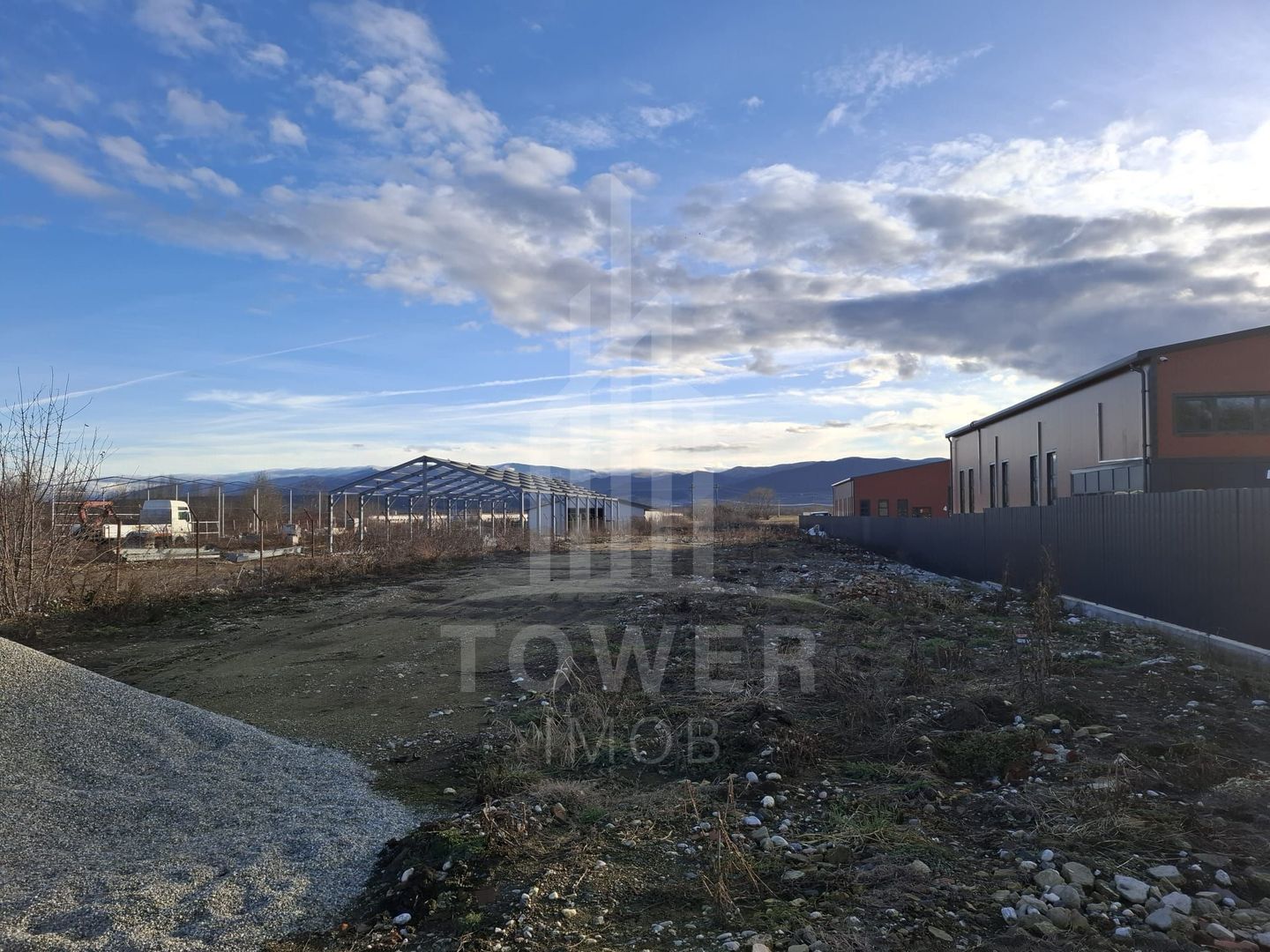 Teren intravilan la intrare in Cristian, pentru constructii industriale - Poză 7