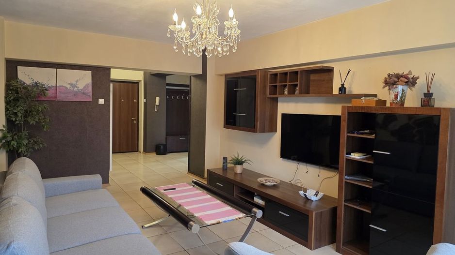 Inchiriere Apartament 2 camere Unirii, Decomandat, Renovat - Poză 2