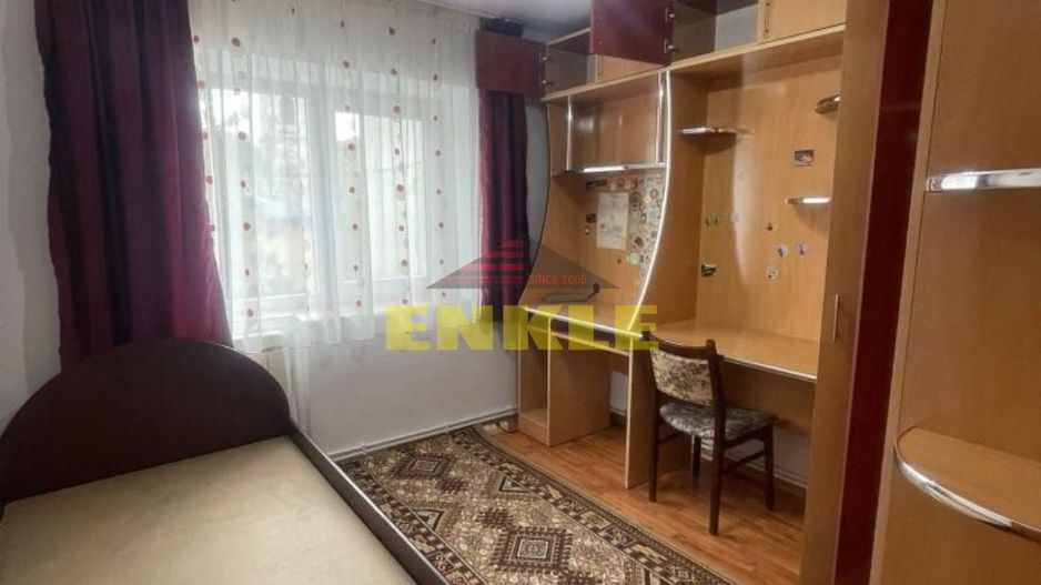 De închiriat apartament 4 camere decomandat - Poză 3