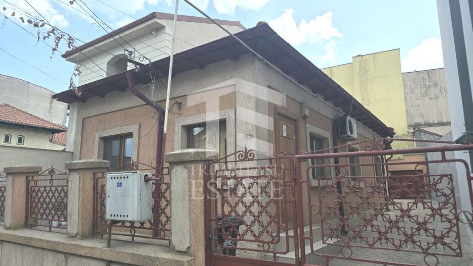 CENTRU- Casa ideala pentru birouri | studio | cabinet | gaz | curte - Poză 4