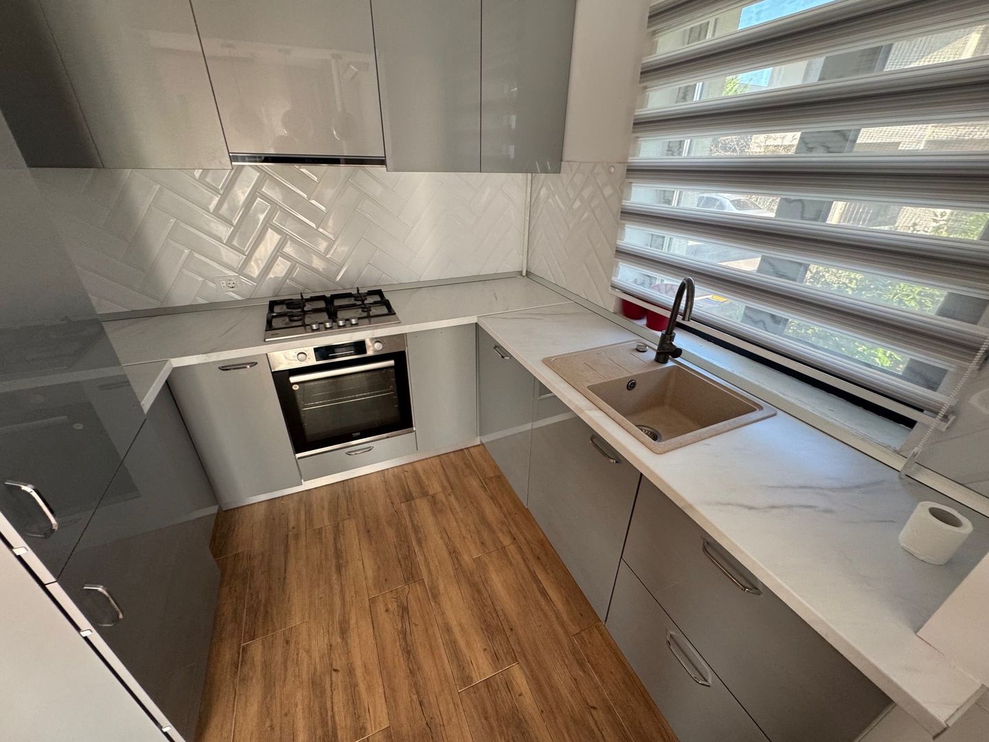 Apartament LUX 3 camere si CURTE Mega 23 august - Poză 7