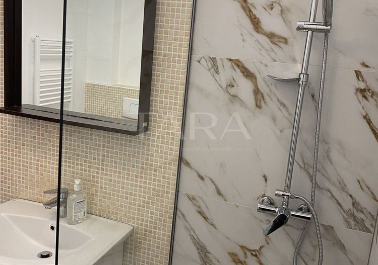 Apartament cu 3 camere, renovat, două balcoane, parcare, zona Teilor. - Poză 7