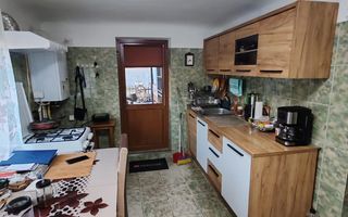 CASA IN POPESTI LEORDENI, RENOVATA, CURTE, MOBILAT-UTILATA - Poză 4