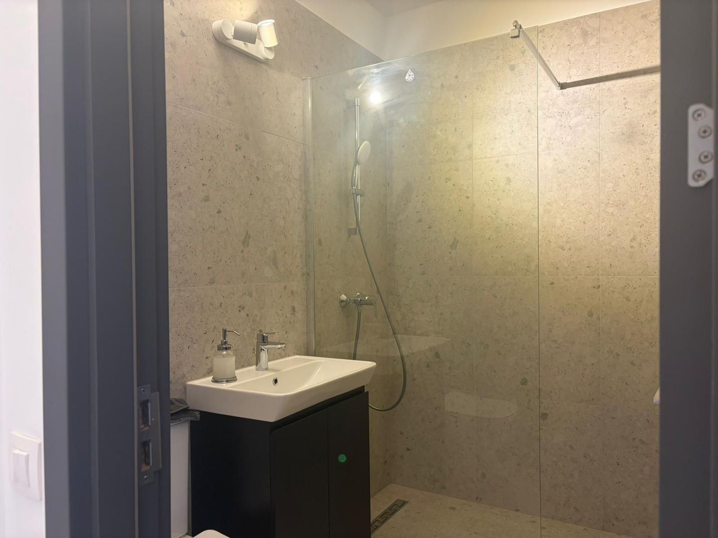 Apartament renovat cu doua camere semidecomandat, piata Domenii - Poză 7