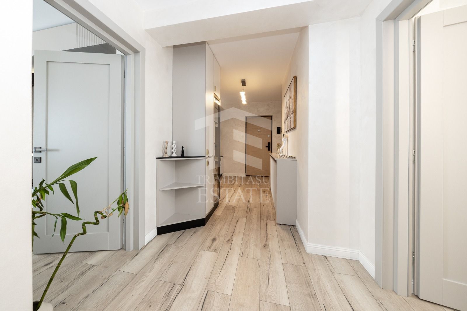 Coresi-Penthouse 3 camere +loc de parcare subteran 203mp - Poză 4