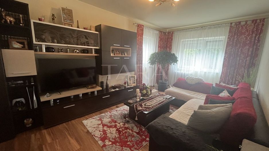 Apartament spațios, complet mobilat, în zonă liniștită - Poză 1