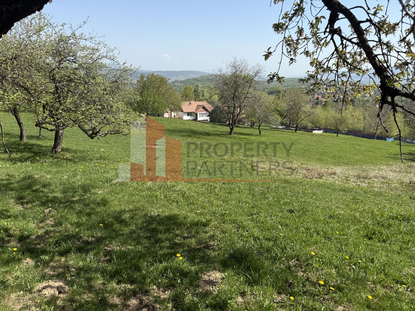 Terenuri Bran - Predelut  Priveliște către Bucegi și Postăvaru - Poză 5