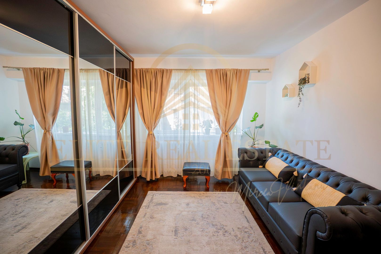 Capitol - Vânzare 3 camere,  etaj 1 , mobilat si utilat complet. - Poză 1