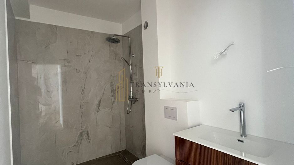 Apartament 4 camere, suprafata generoasa - Poză 13