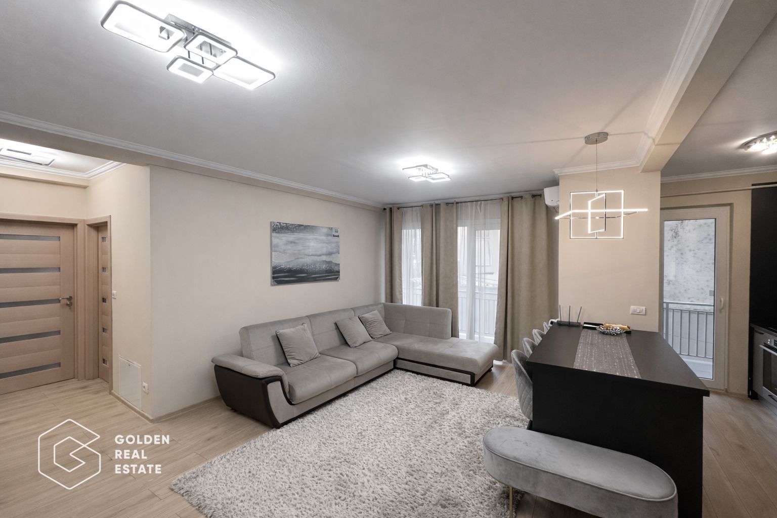 Apartament superb, BERMO, 2 camere, etaj 1, totul nou, centrala proprie, balcon - Poză 4
