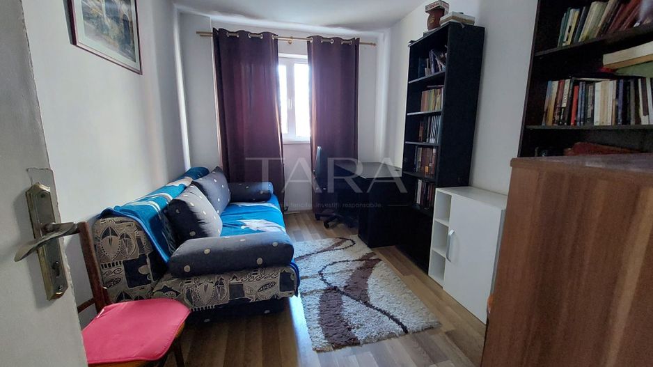Apartament 4 camere decomandate, etaj intermediar, zonă excelentă. - Poză 2