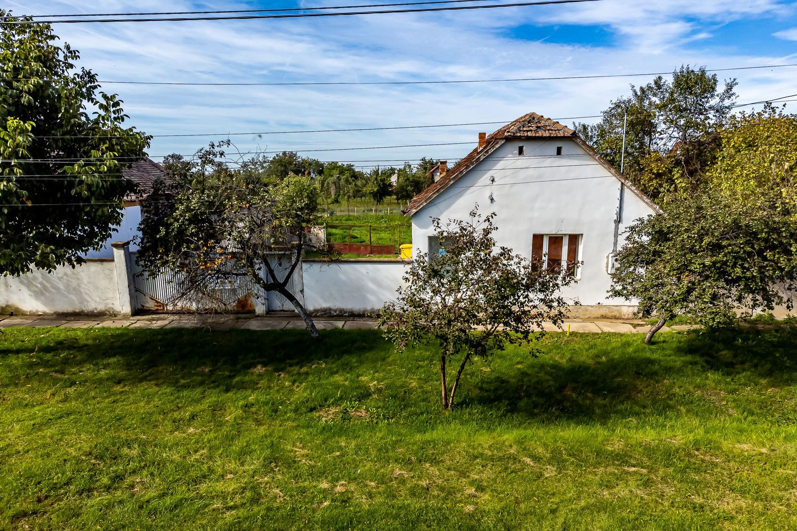 Casă cu grădină în Sântana - Poză 1