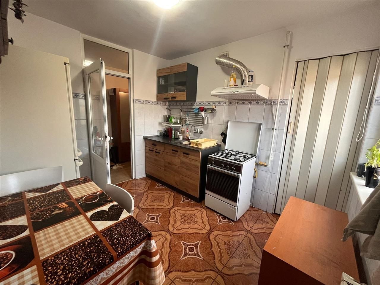 Bucovina 2 camere semidecomandat 2 balcoane CT,AC,58 mp utili - Poză 4