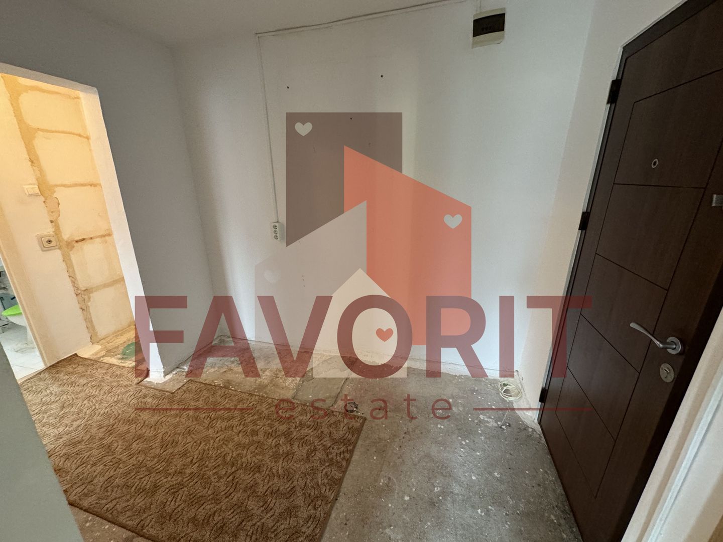 Decomandat. Model spatios. Disponibil imediat. Etaj intermediar. - Poză 10