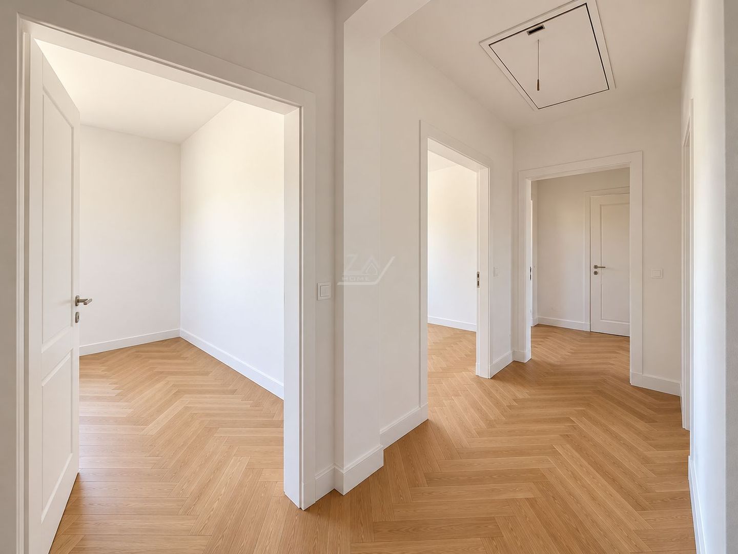 Despartit prin camera tehnica. 5 camere, 3 bai. Dotari premium. - Poză 10