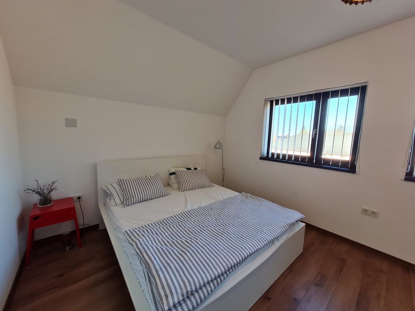 Minimalist la prima închiriere în Dumbravita - Poză 19