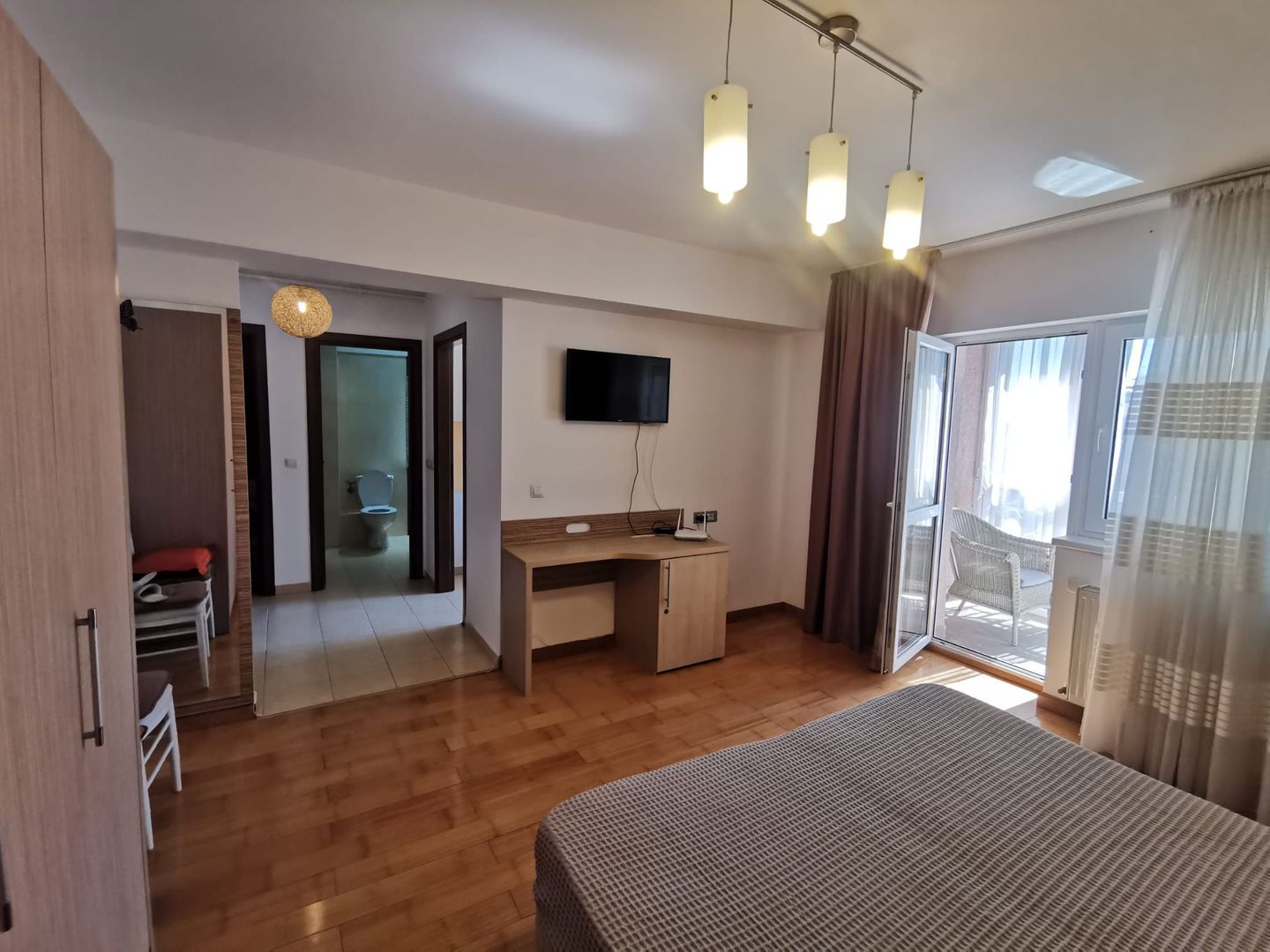 Garsoniera spatioasa mobilata si utilata - Poză 3