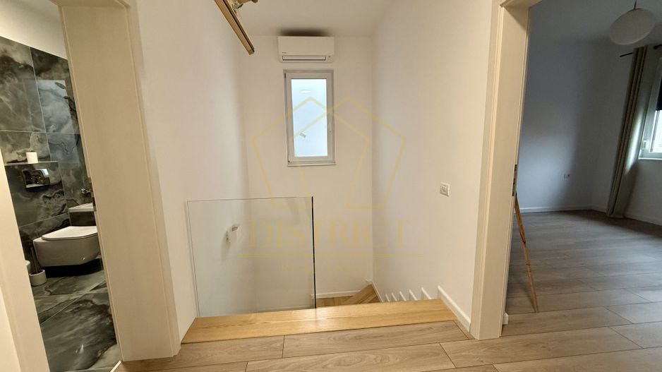 Duplex despartit prin garaj cu 5 camere  |  Dumbravita - Poză 16