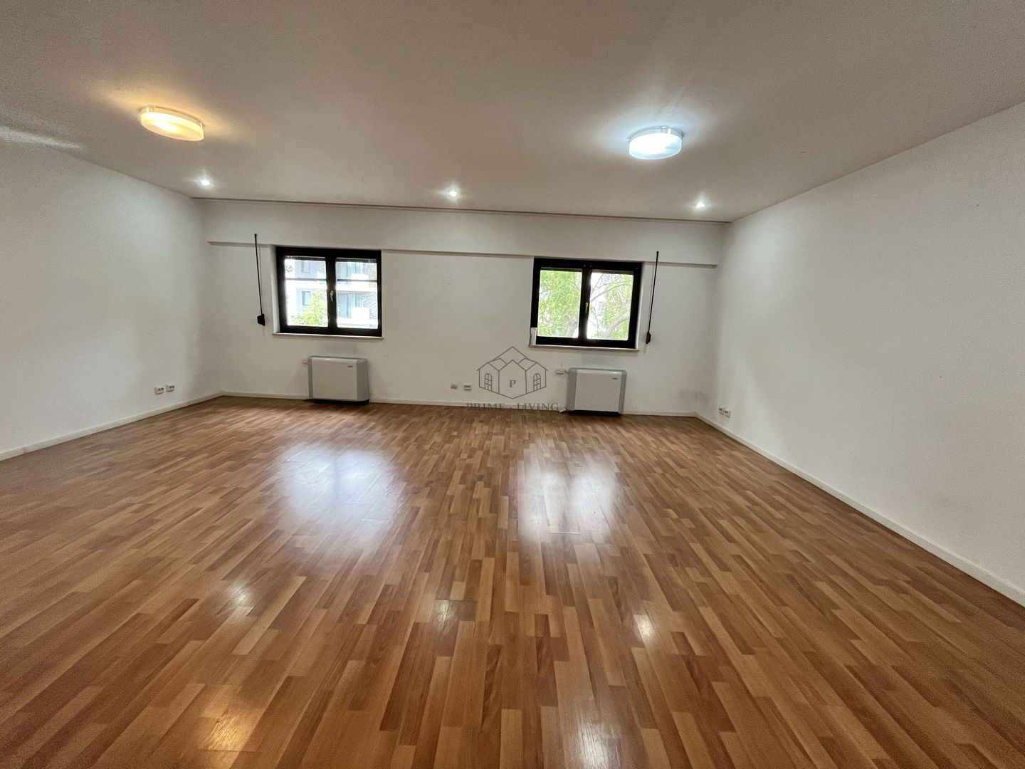 VILA CU 5 CAMERE LA INCHIRIERE PE MALUL LACULUI STRAULESTI - Poză 4