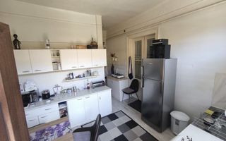 Apartament cu pivniță, mansardă și teren în curte comună. Central Cluj - Poză 2
