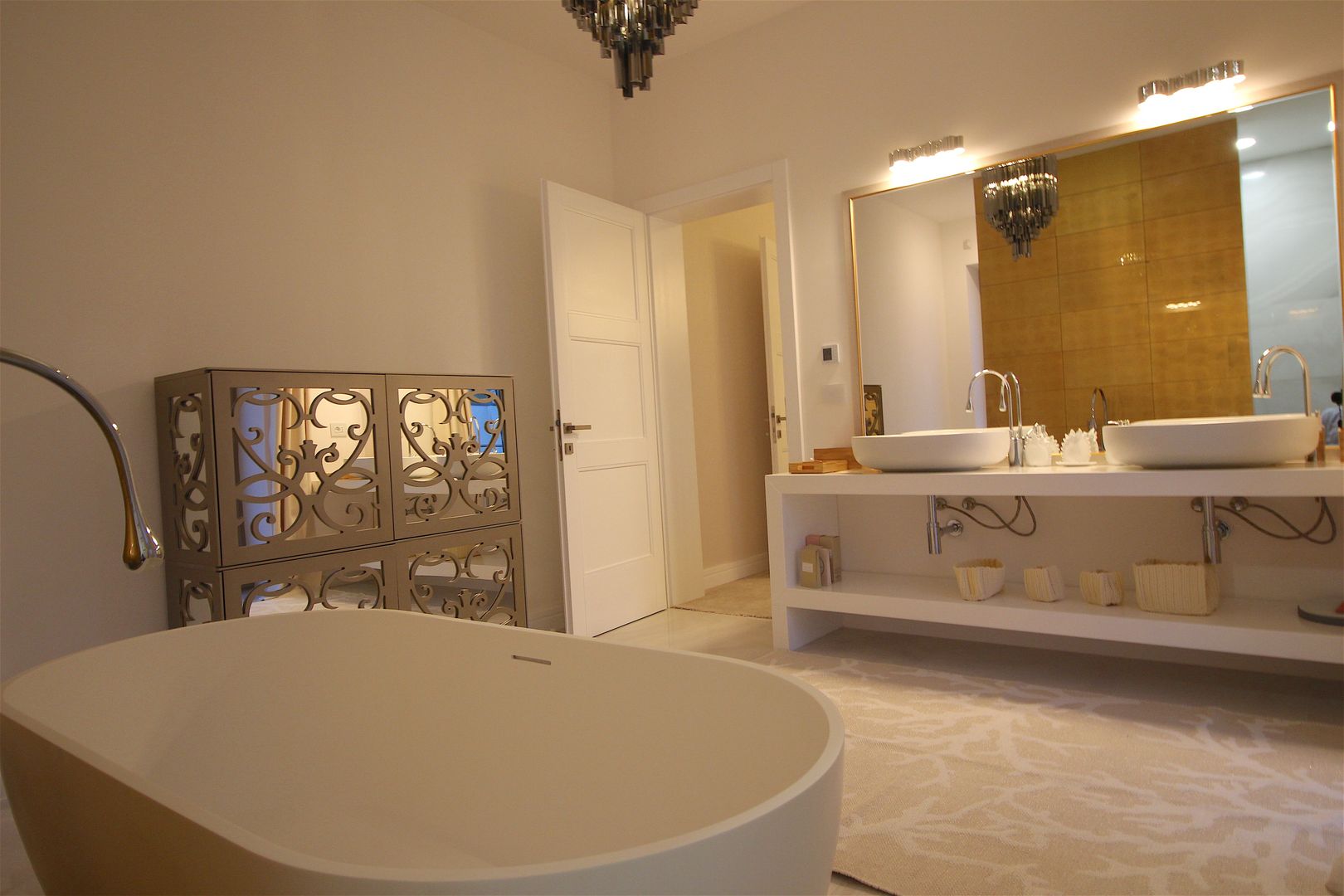 Casă / Vilă cu 8 camere de vânzare în zona Est - Poză 9